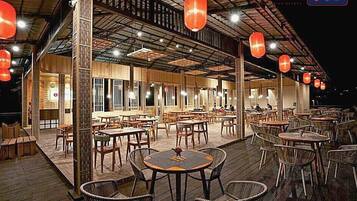 Tempat makan outdoor