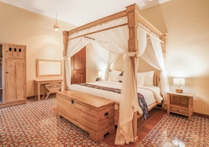 Premium bedding, blackout drapes, soundproofing, free WiFi - Shanaya Resort Malang (Malang)