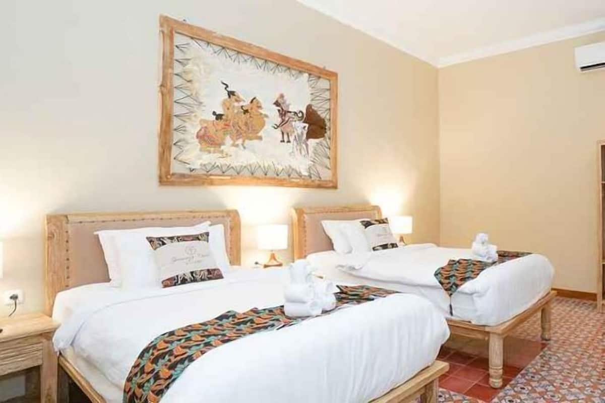 Premium bedding, blackout curtains, soundproofing, free WiFi