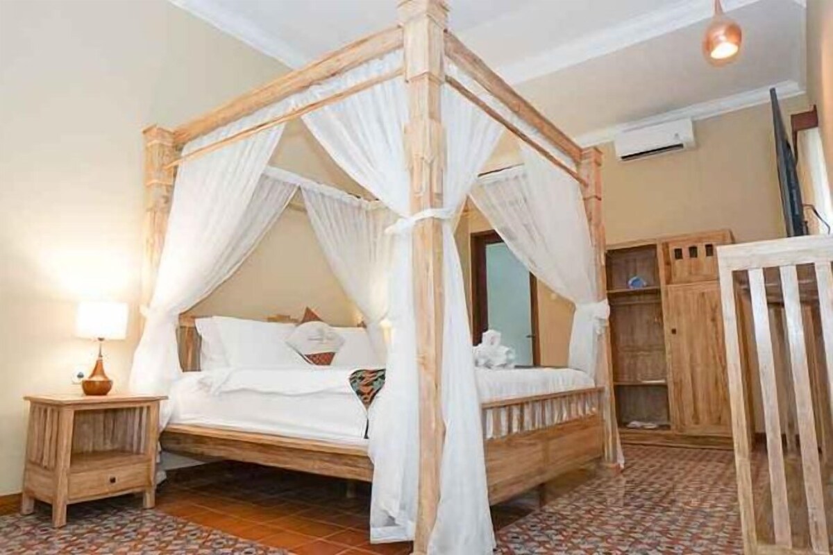 Premium bedding, blackout drapes, soundproofing, WiFi (free)