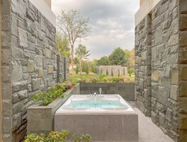 KERTARAJASA 2 BEDROOM VILLA | Vista da sacada