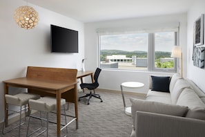 スイート 1 ベッドルーム | デスク、ノートパソコン用作業スペース、アイロン / アイロン台、WiFi (無料)