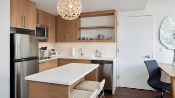 Suite, 1 habitación | Escritorio y espacio para trabajar con laptop