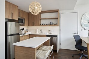 Bureau, espace de travail pour ordinateurs portables