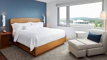 Desk, laptop workspace, iron/ironing board, free WiFi