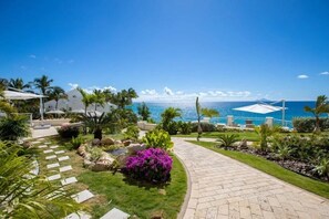 Property grounds - La Maison De Renée at the Cliff (Cupecoy)