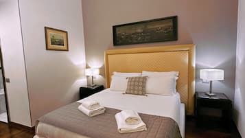 Peti besi dalam bilik, meja, Wi-fi percuma, cadar katil