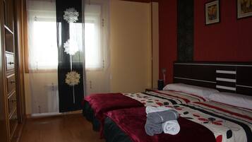 4 bedrooms, iron/ironing board, free WiFi, bed sheets