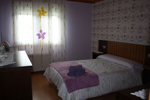 4 bedrooms, iron/ironing board, free WiFi, bed sheets - Pets Allowed (Arzúa)