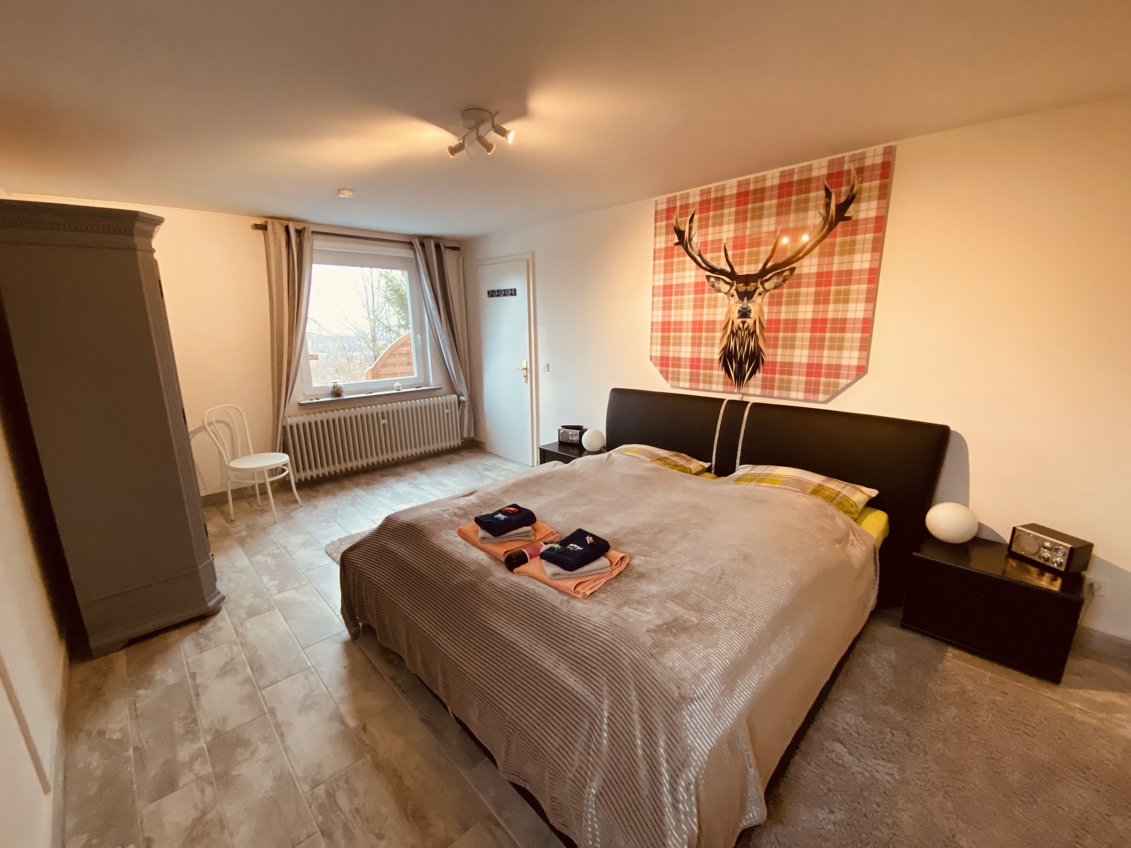 2 bedrooms, iron/ironing board, travel cot, free WiFi