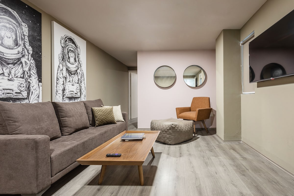 Elite appartement | Woonruimte | Een smart-tv, Netflix, Hulu en een iPod-dock