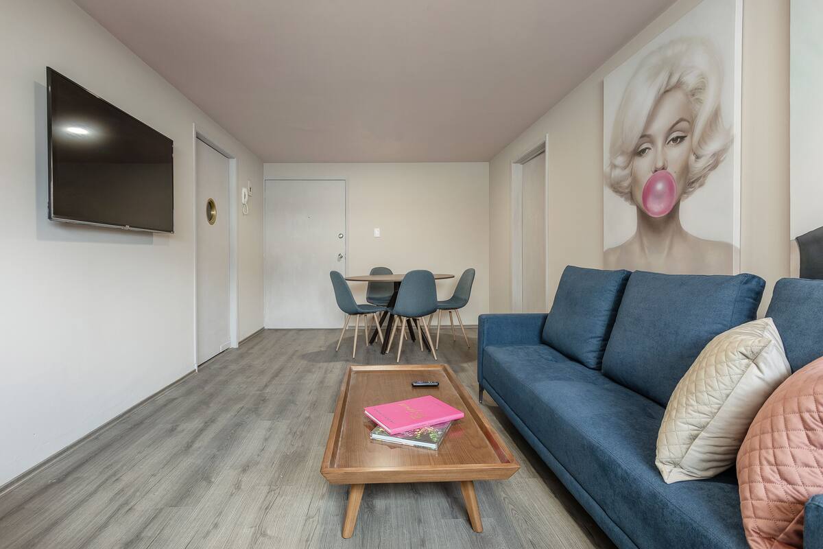 Apartamento Club | Zona de estar | Una Smart TV, Netflix, Hulu, juguetes