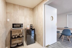 Appartement Club | Cuisine privée | Réfrigérateur, four, plaque de cuisson, lave-vaisselle