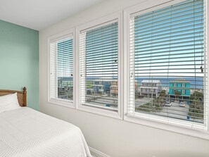 6 bedrooms, iron/ironing board, free WiFi, bed sheets