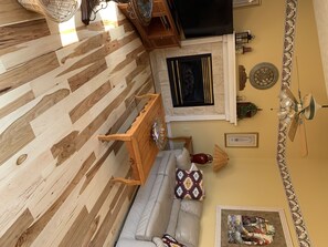 TV, fireplace
