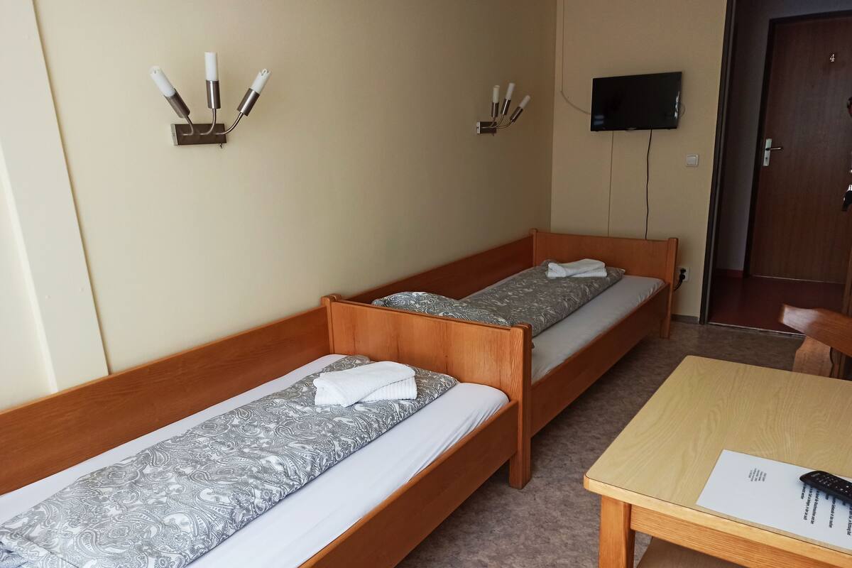 Tomannsrom, delt bad | Minibar, skrivebord, blendingsgardiner og wi-fi (inkludert)
