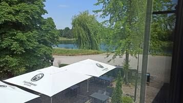 Zweibettzimmer, Gemeinschaftsbad | Blick auf die Stadt