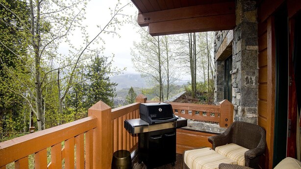 House | Balcony - Hummingbird A-102 (Avon)