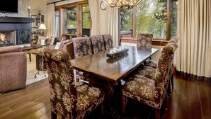 House | Private kitchen | Coffee/tea maker, fridge, microwave, stovetop - Hummingbird A-102 (Avon)