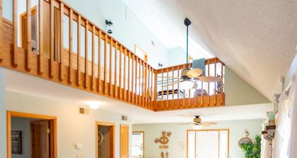 Private Pool🏊♂️ Hot Tub⛱ Walk or Bike to Beach🌊Soundview, Privacy Fence