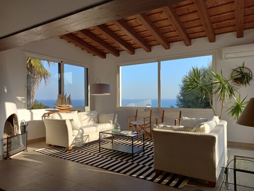 Magnificent villa with swimming pool and stunning beach views on Barcelona Coast