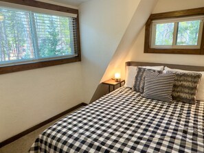 2 slaapkamers, een strijkplank/strijkijzer, gratis wifi, beddengoed