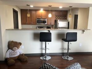 Fridge, coffee/tea maker