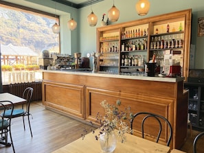 Bar (on property) - Hotel Oberland (Le Bourg-d'Oisans)