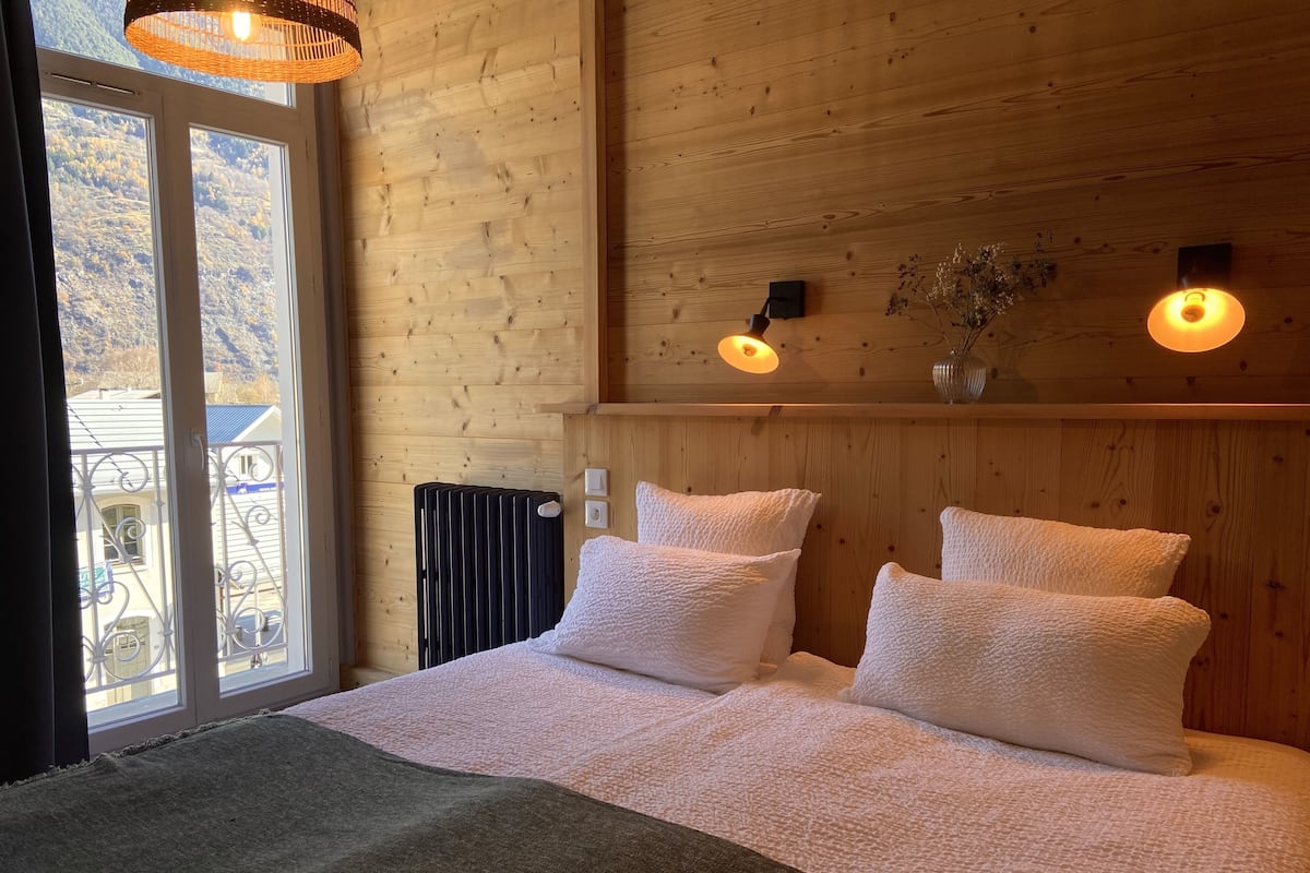 1 bedroom, soundproofing, free WiFi, bed sheets