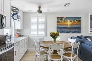 Fridge, microwave, oven, stovetop - Waterfront Getaway, a Boating Paradise (Englewood)