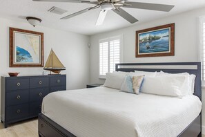 2 bedrooms, desk, free WiFi, bed sheets - Waterfront Getaway, a Boating Paradise (Englewood)