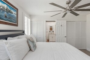 2 bedrooms, desk, free WiFi, bed sheets - Waterfront Getaway, a Boating Paradise (Englewood)