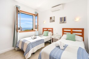 3 makuuhuonetta, työpöytä, silitysrauta/-lauta, Wi-Fi