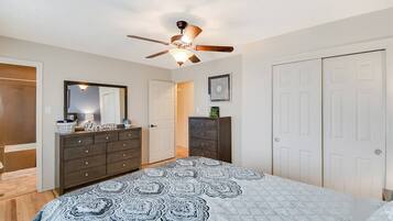 4 Schlafzimmer, Schreibtisch, Bügeleisen/Bügelbrett, kostenloses WLAN