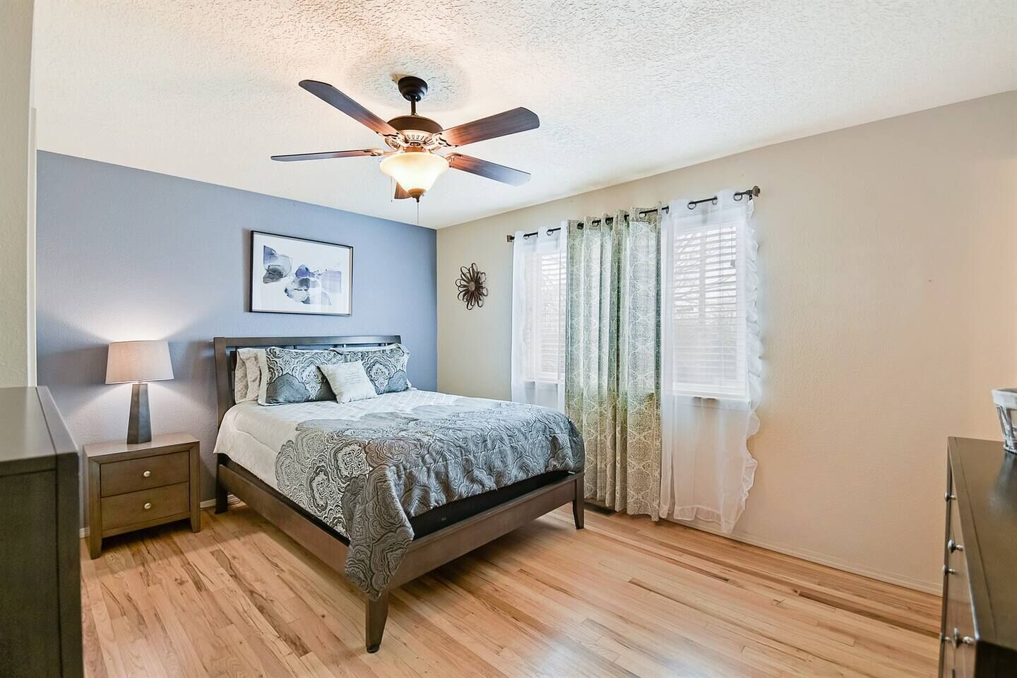 4 bedrooms, desk, iron/ironing board, free WiFi