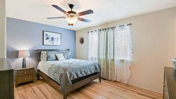 4 bedrooms, desk, iron/ironing board, free WiFi