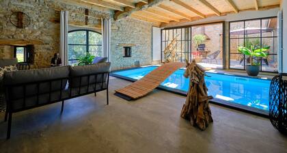 Séjour unique pour couple avec piscine intérieure terrasse et spa privatifs