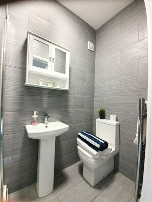 Standard Studio Suite | Bathroom - Butlers Hotel Sheffield (Sheffield)