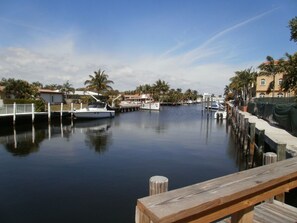 Marina - Waterfront Intracoastal Family-Home, pool, dock, and walk to the beach & Center (Lauderdale-by-the-Sea)