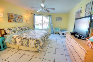 4 bedrooms, desk, iron/ironing board, free WiFi - Waterfront Intracoastal Family-Home, pool, dock, and walk to the beach & Center (Lauderdale-by-the-Sea)