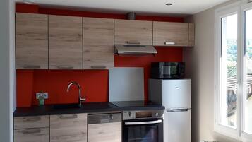 Kühlschrank, Mikrowelle, Ofen, Herdplatte