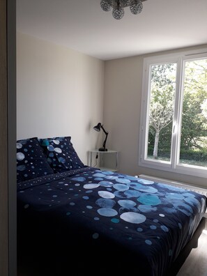 1 bedroom, bed sheets