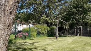 Property grounds - Holiday cottage for two. (Arpajon-sur-Cère)