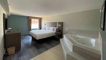 Deluxe Studio Suite, 1 King Bed, Non Smoking | Desk, iron/ironing board, rollaway beds, free WiFi