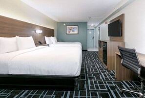 Escritorio, tabla de planchar con plancha y camas plegables/adicionales