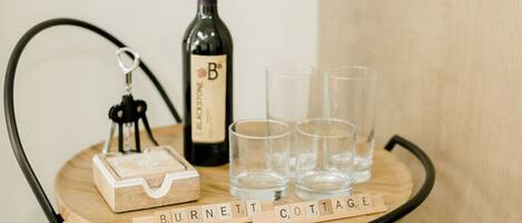 Vasca, asciugacapelli, accappatoio, asciugamani