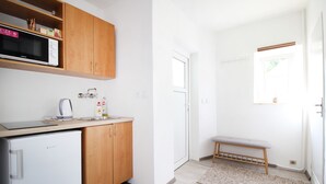 Comfort Apartment, 1 Double Bed | Private kitchen | Coffee/tea maker, fridge, microwave, stovetop - Pension Adel (Cesky Krumlov)