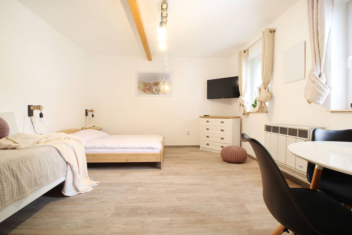 Laptop workspace, blackout curtains, free cots/infant beds, free WiFi