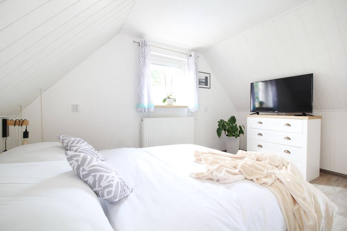 Laptop workspace, blackout curtains, free cots/infant beds, free WiFi