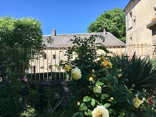 Gite / apartment in castle outbuildings